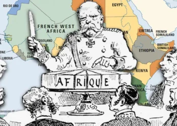 Comparative maps of colonial control in Africa in 1880 and in 1913.