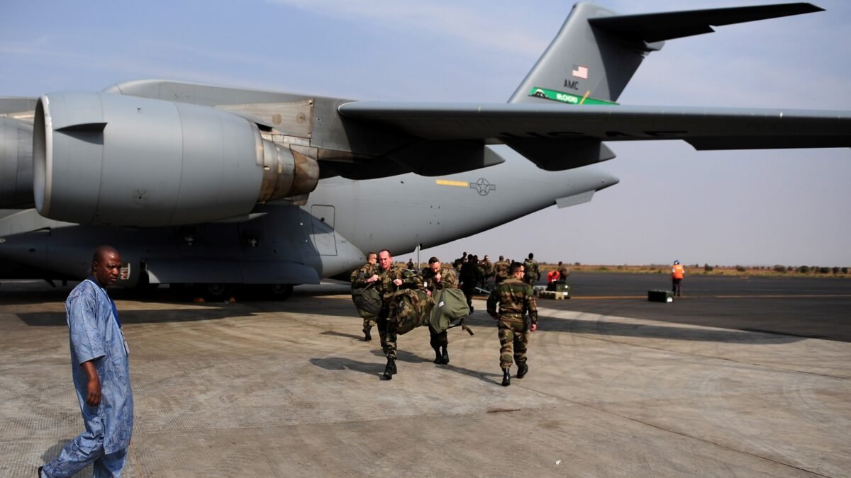 French troops disembarking from a transport aircraft on arrival in Mali in 2013.