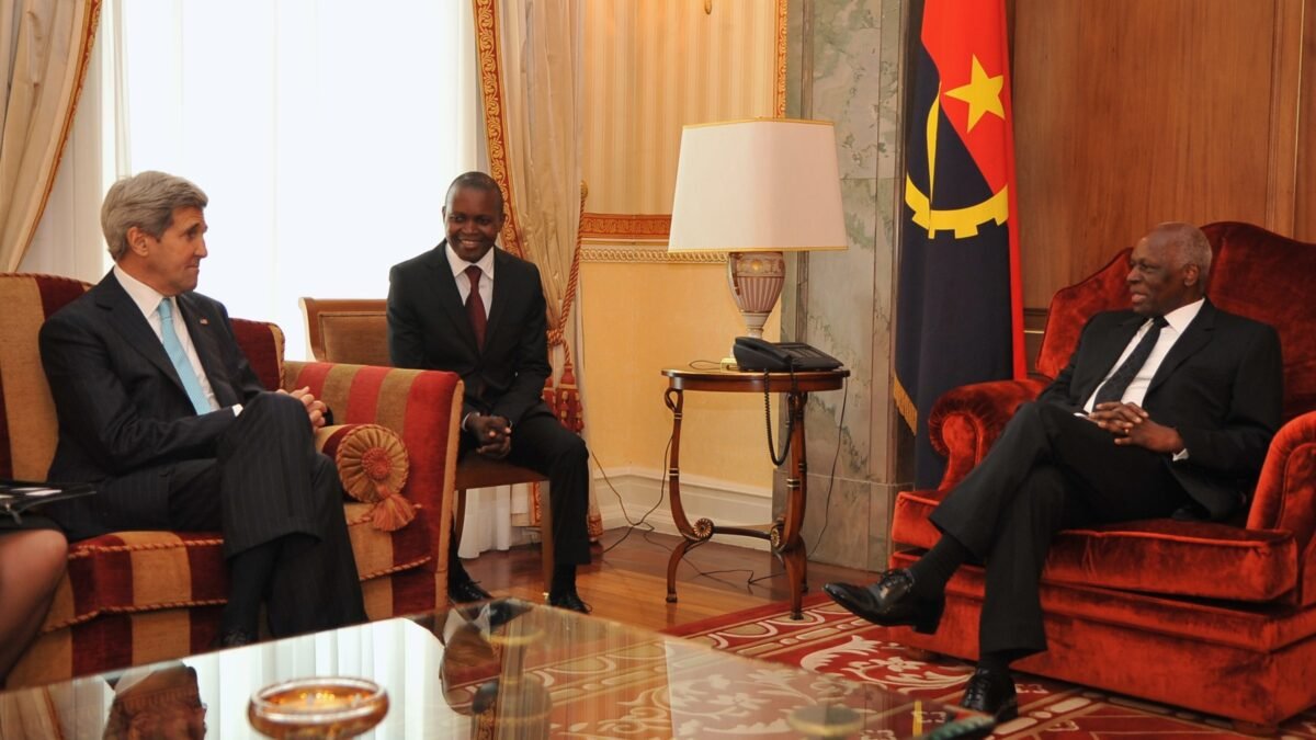 Jose Eduardo dos Santos of Angola meeting the US Secretary of State in 2014.