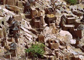 Dogon settlements on the Bandiagara escarpment, Mali.