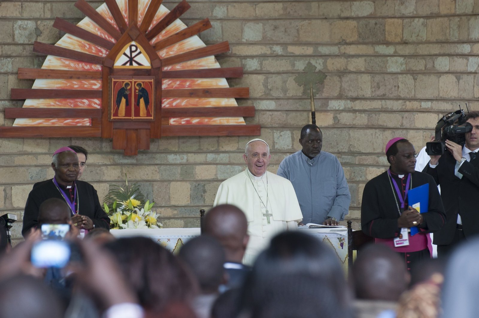 Pope Francis with clergy and congregation at Kangemi, Nairobi.