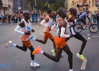 Eliud Kipchoge and the lead pack at the 2023 Berlin Marathon.