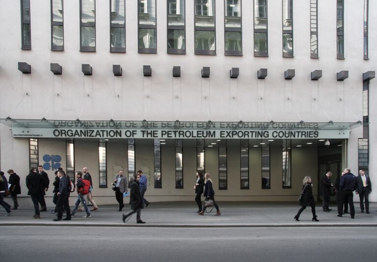 OPEC Output Signals Struggle to Offset Structural Strain in Global Oil Markets