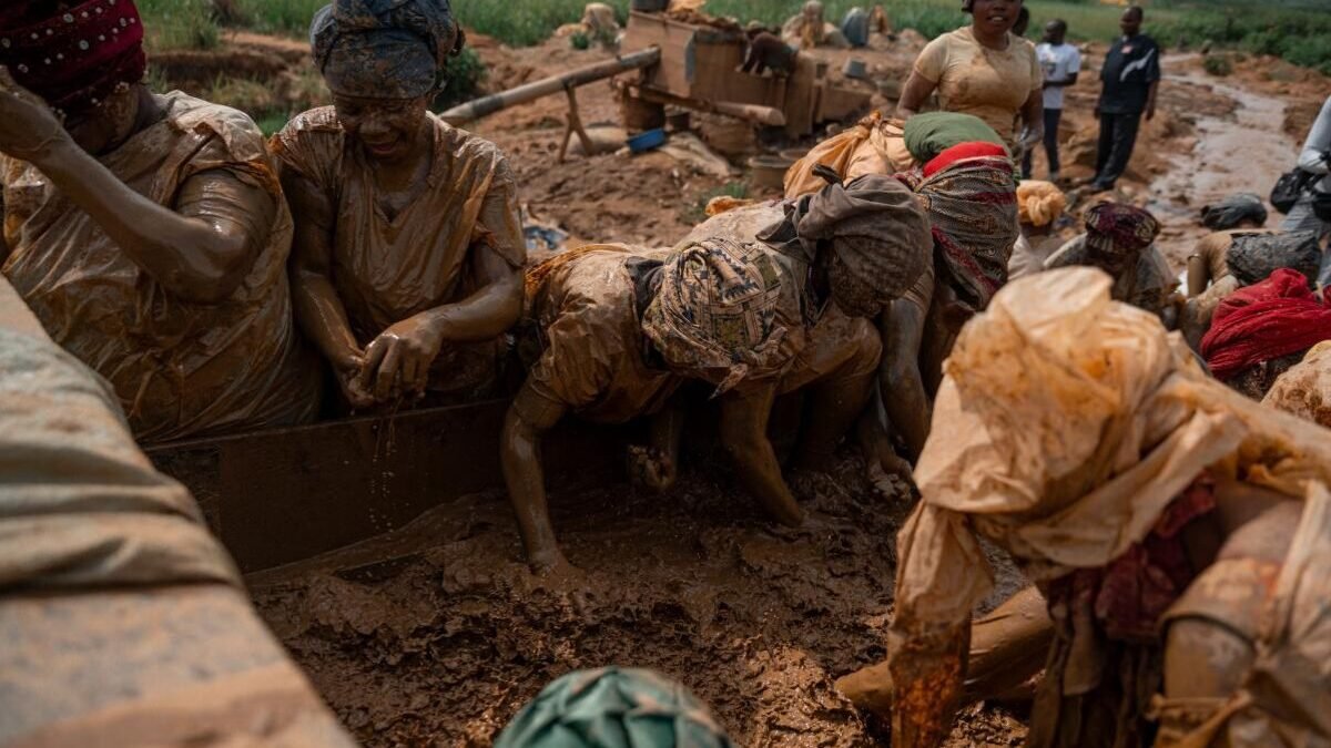 Congo’s Ebola Response Is Failing at the Payroll Not the Laboratory